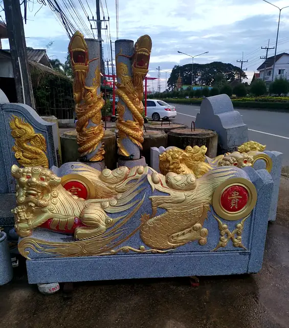 Golden lion and dragon side wall with dragon pillars