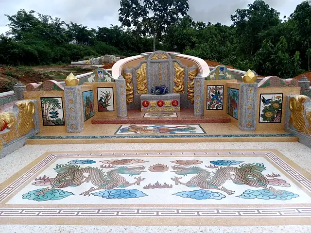 Large arc-shaped Chinese tomb with twin-dragon terrazzo floor