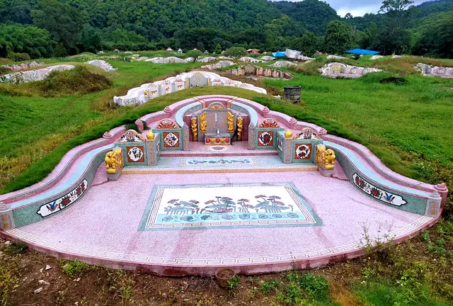 Pink arc-shaped Chinese tomb with auspicious floor design