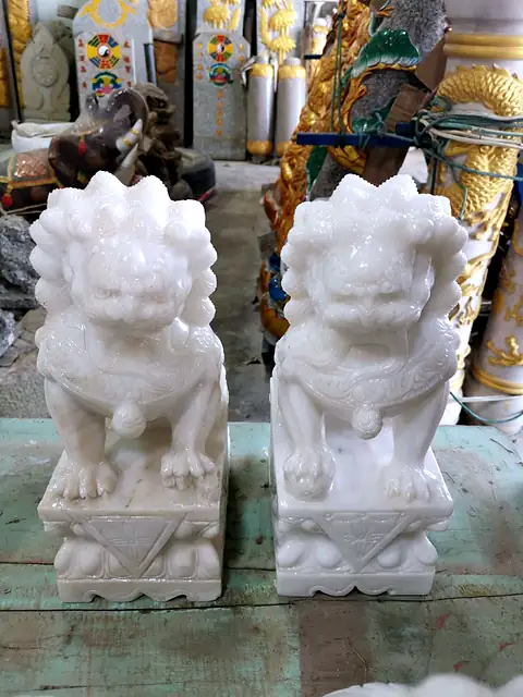 中型白玉石狮一对
