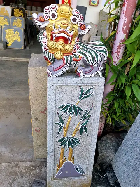 彩绘中式石狮，竹纹石柱